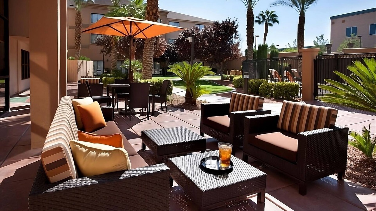 Las Vegas Hotel | Your Ideal Home Base for Exploring Vegas! Outdoor Pool & Whirlpool!