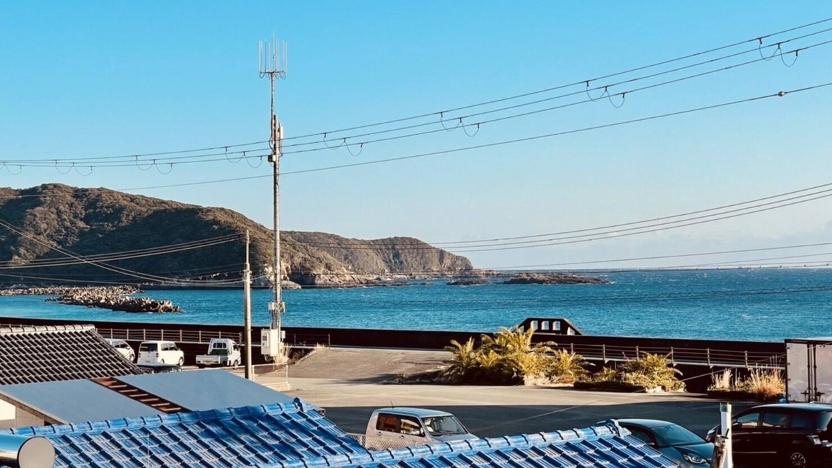 Shirahama House | Your Japanese-style 2-story house for rent with a view of the sea.