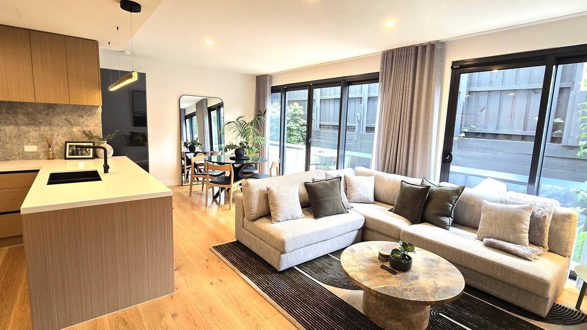 Hampton Apartment | Your luxe 2 bed Hampton Haven with parking