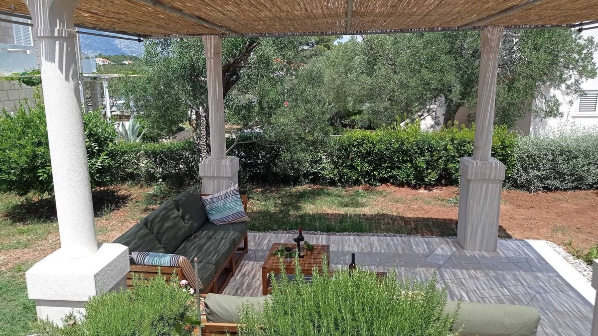 Lumbarda Villa | Your Mediterranean villa with large garden and private parking space - welcome!