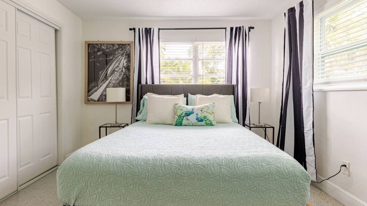 Riverside Park Apartment | Your Modern South Fla. Oasis: Comfy & Central