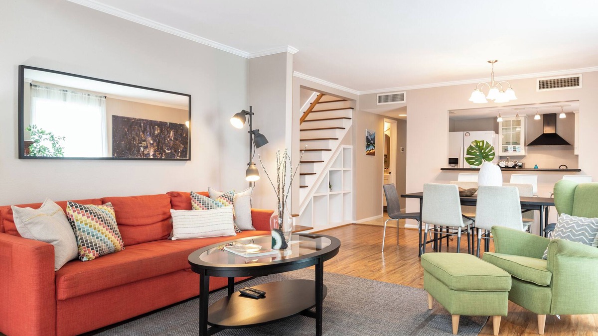 Neartown House | Your Montrose Collective! Sleeps 32/16BR/12BA/10PA ★