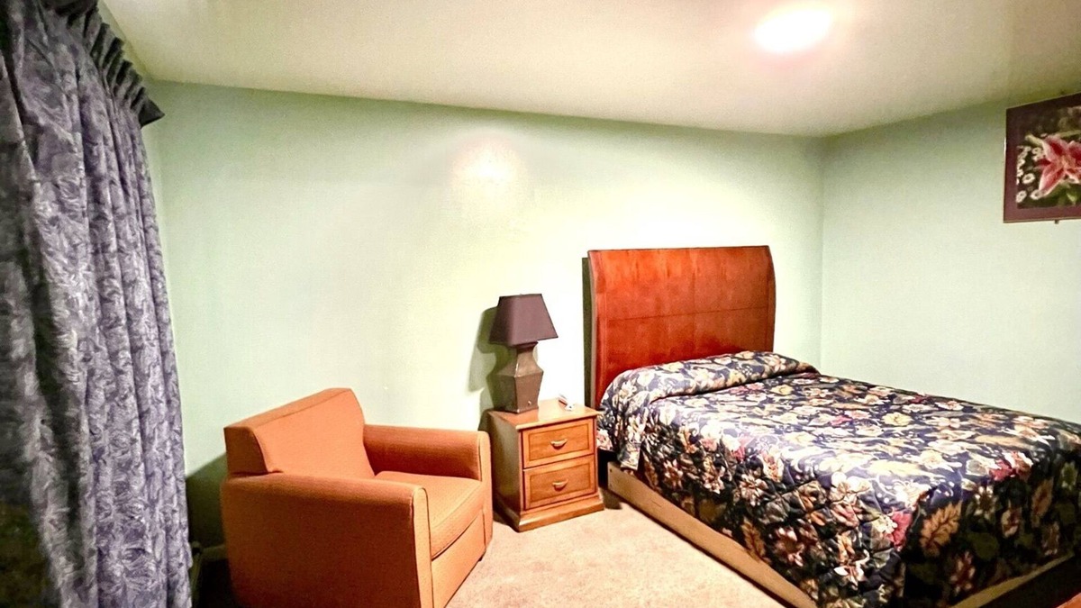 Ypsilanti Hotel | Your Motel
