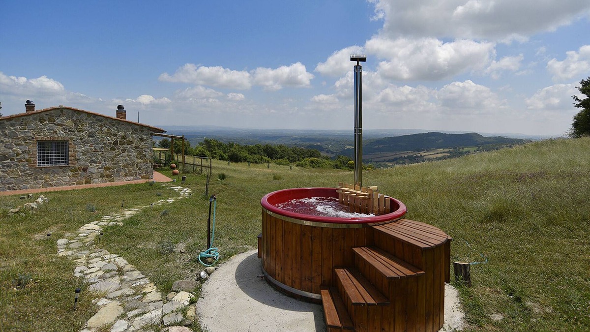 Castell'Azzara House | Your Own Private Tuscan Retreat with Stunning Views, Jacuzzi and Sauna