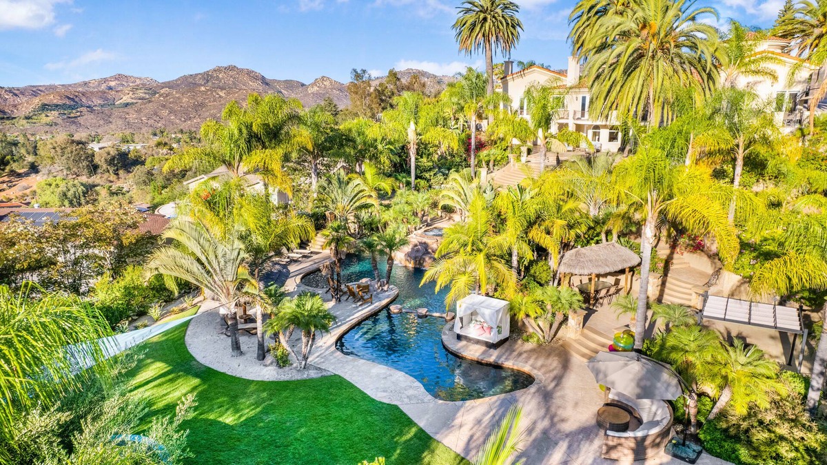 Poway House | Your own Private Resort in a Tropical Paradise