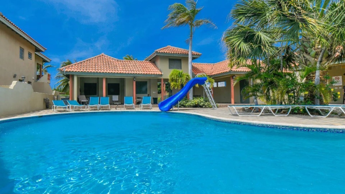 Palm Beach Condo | Your Palm Beach Getaway: Walk to Beach & Hotels
