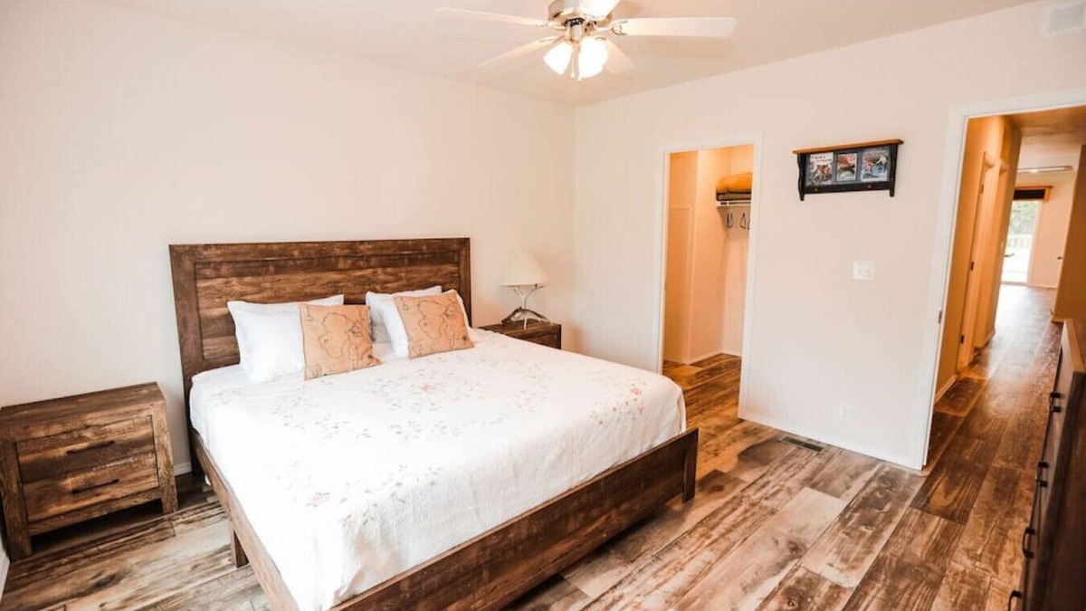 Forks House | Your perfect Base Camp: Central, pet friendly w/Starlink