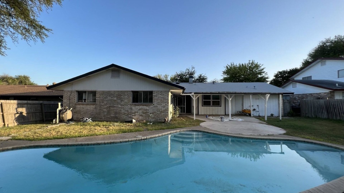 Universal City House | Your Perfect Retreat 4BR w/ POOL!