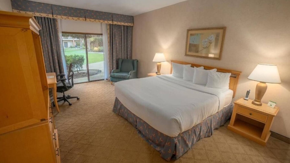 Raisin Hotel | Your Perfect Stay Near Forestiere Gardens & Fresno Airport