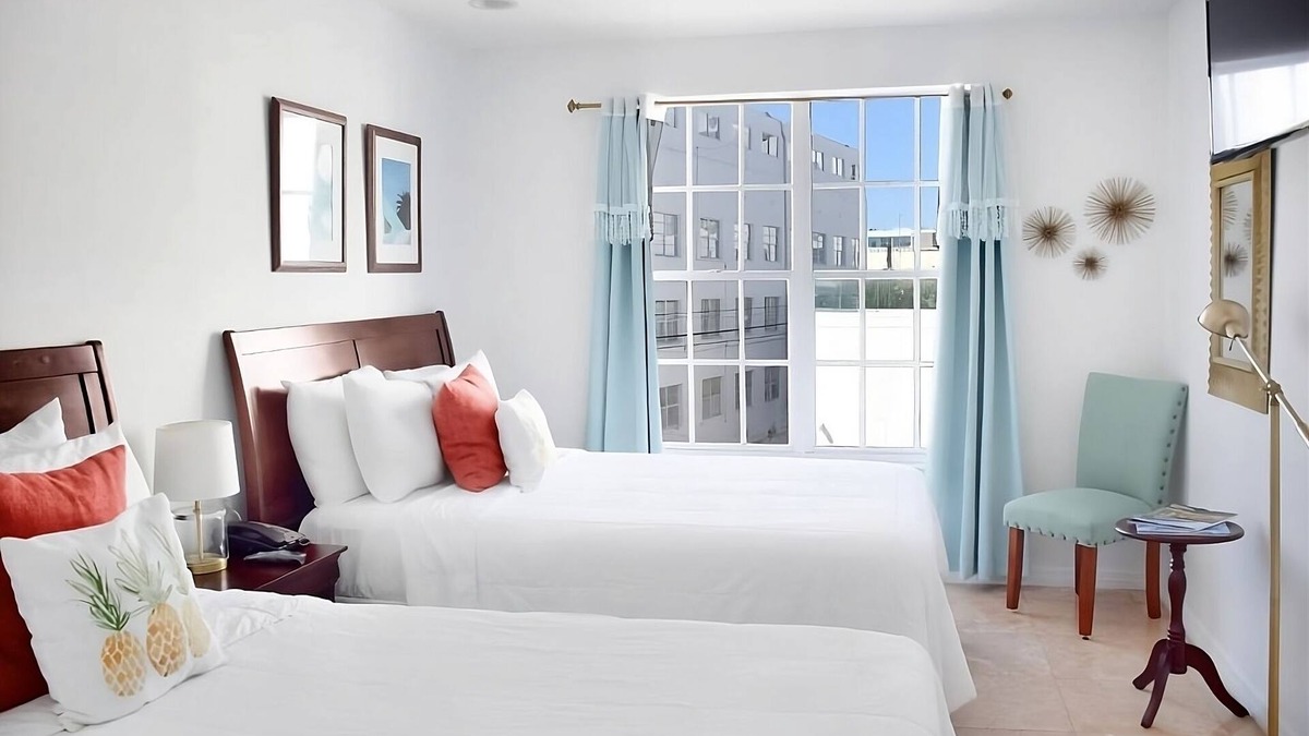 Flamingo/Lummus Hotel | Your Relaxing Getaway Awaits! Two Great Units, Walk To The Beach