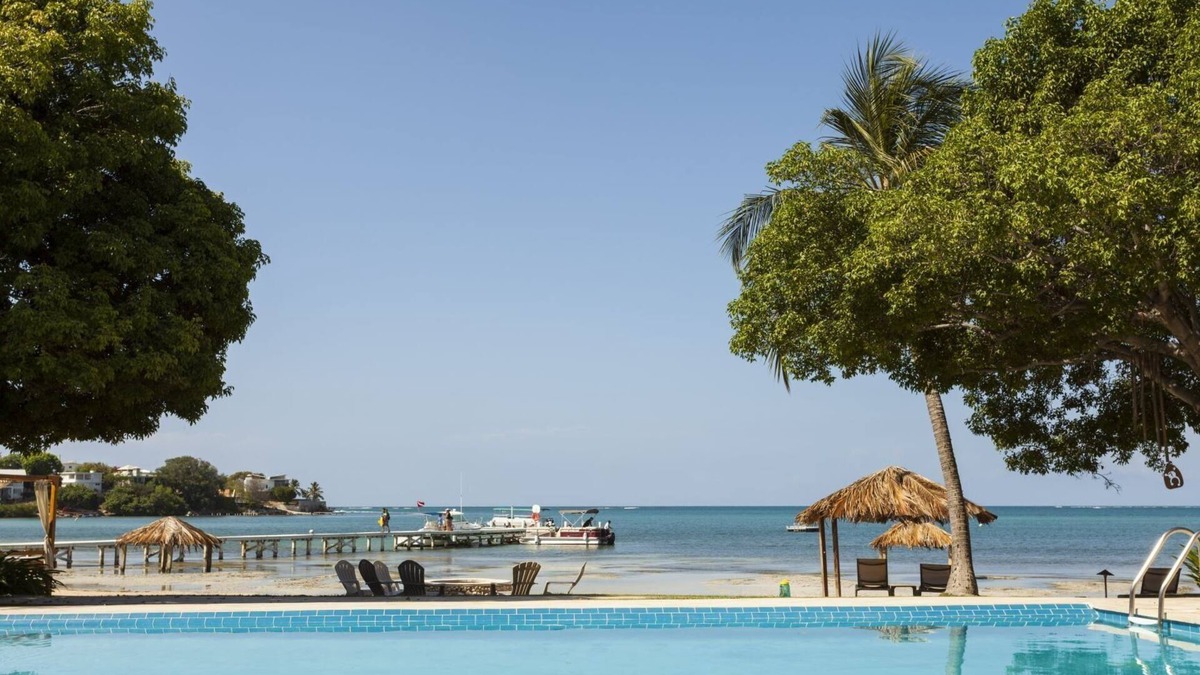 Carenero Apartment | Your Relaxing Getaway Awaits! 2 Comfortable Units, Free Parking, Onsite Pools
