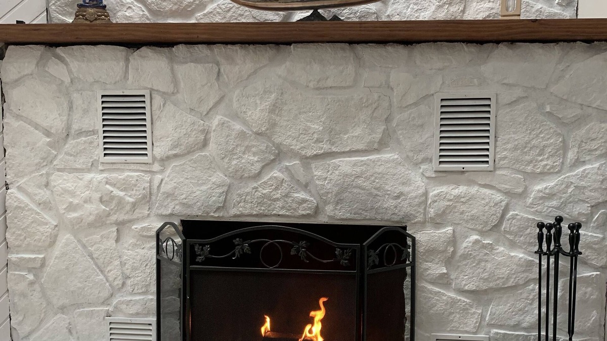 Town of Marbletown House | Your retreat in the Hudson Valley with a Hot Tub and Wood burning Fireplace,