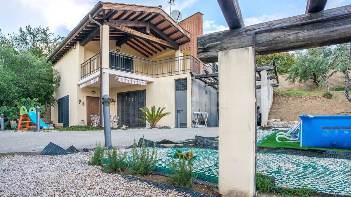 Riano Villa | Your Roman Base: Garden Villa
