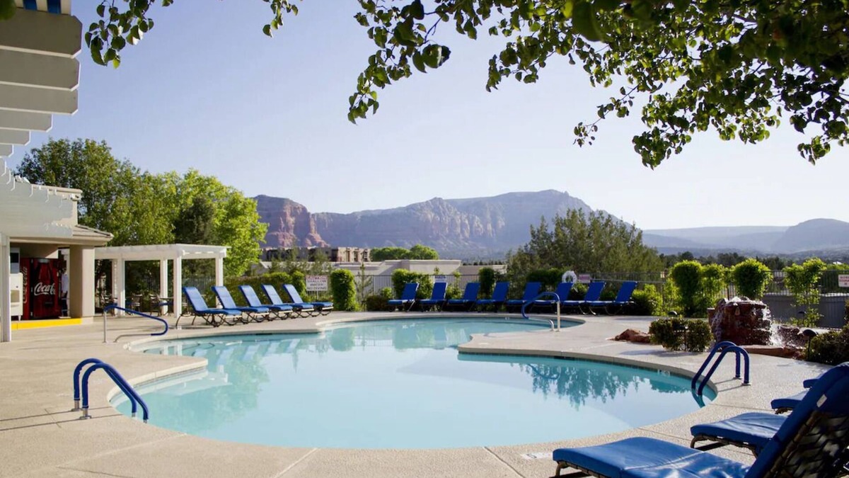 Oak Creek Hotel | Your Scenic Escape in Sedona! 2 Spacious Units, Full Kitchen, Outdoor Pool!