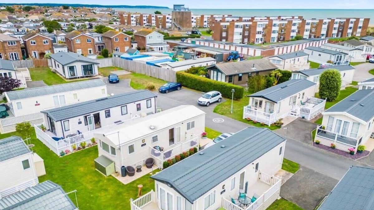 Pevensey Ski Chalet | Your Ultimate Holiday Rental at Pevensey Bay