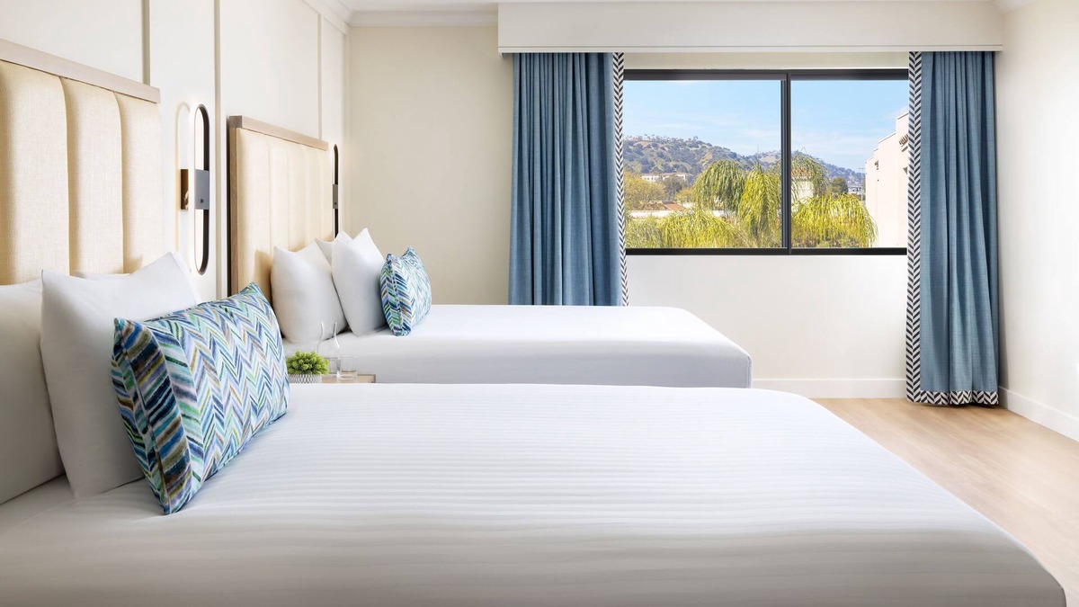 Calabasas Hotel | Your Ultimate Leisure Stay Near Lake Calabasas Park! 2 Comfortable Units, Pool