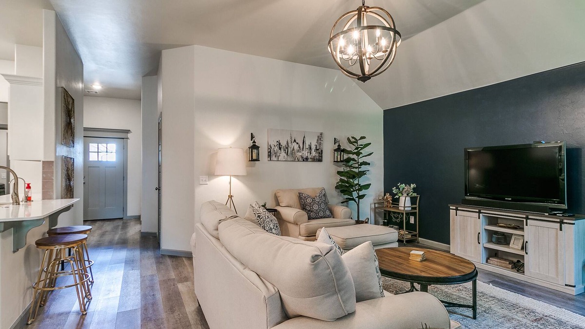 Edmond House | Your Unforgettable Temporary Haven!