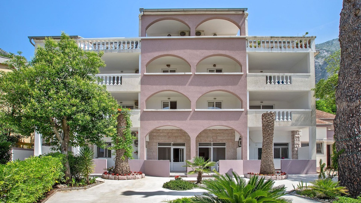 Orahovac Apartment | Your vacation is our priority!