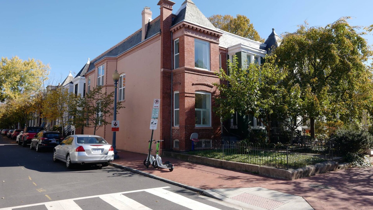 H Street Corridor Apartment | Your Vibrant & Musical destination right on H St!