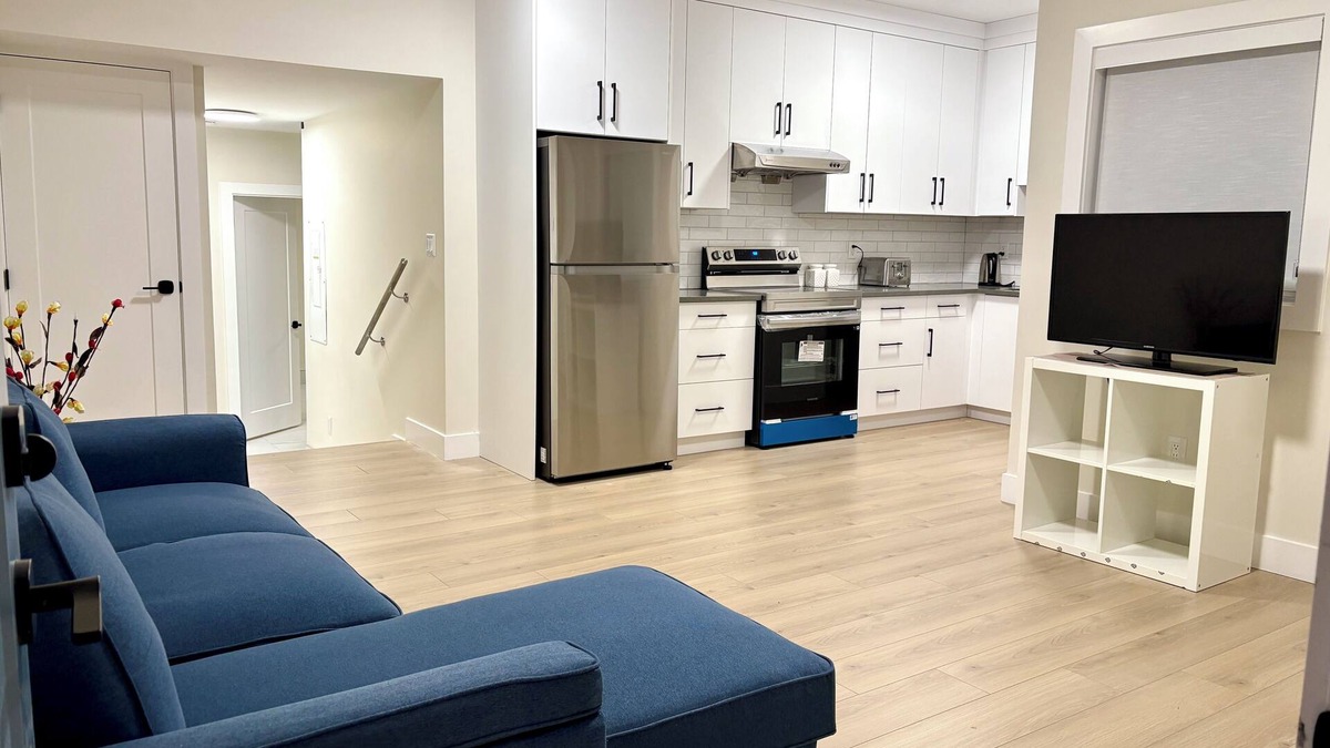 White Rock House | Your White Rock Beach Getaway: 2BR Suite, Modern Living, and Ocean Proximity!