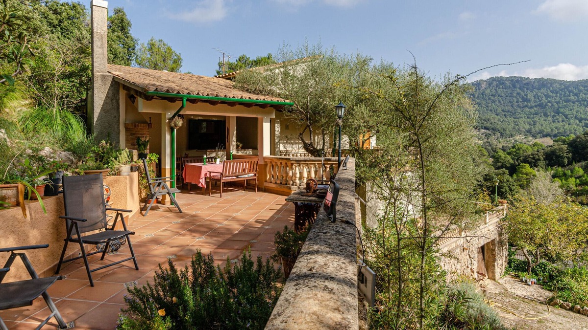 Lluc House | YourHouse Vint i Nou, perfect for hiking, in the Tramuntana Mountains