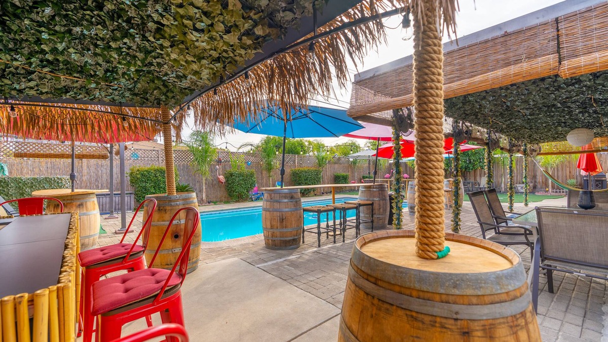 Raisin House | YouTube:TropicalParadiseFresno.Pool/Grill/Outdoor Cinema/OutdoorHeaters.PetFrien