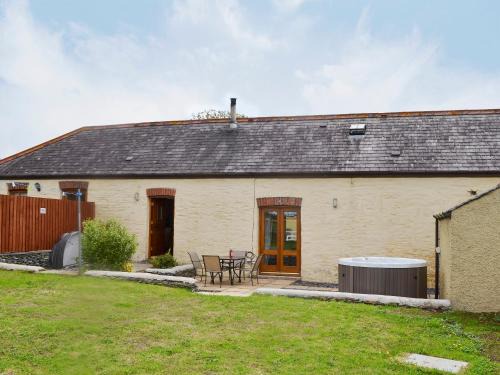 Holyhead House | Yr Hen Feudy