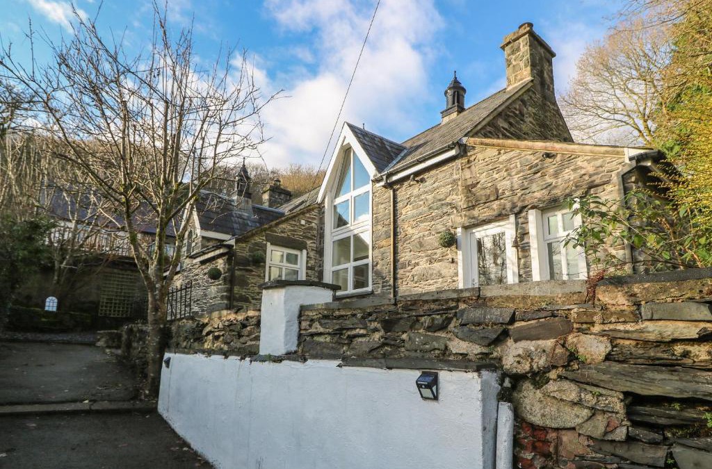 Prenteg House | Yr Hen Ysgol, The Old School