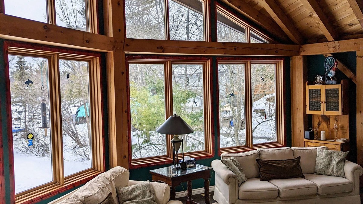 Washago Cottage | Yr round Muskoka Getaway - Beach Volleyball, Hot Tub, Gourmet Cooking and more