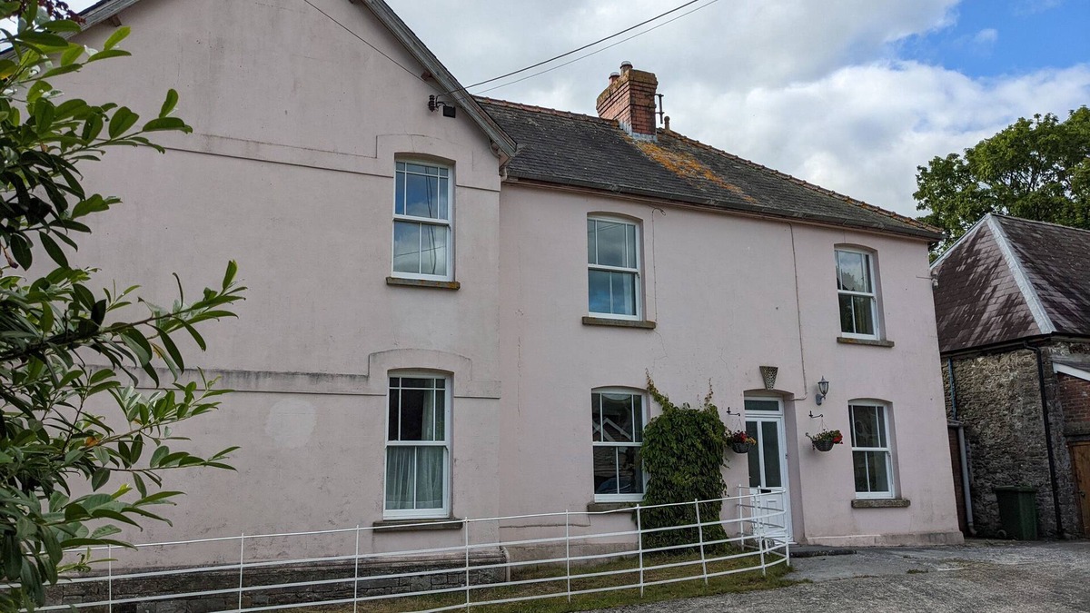 Myddfai House | YSGUBOR FAWR, pet friendly, character holiday cottage in Llandovery