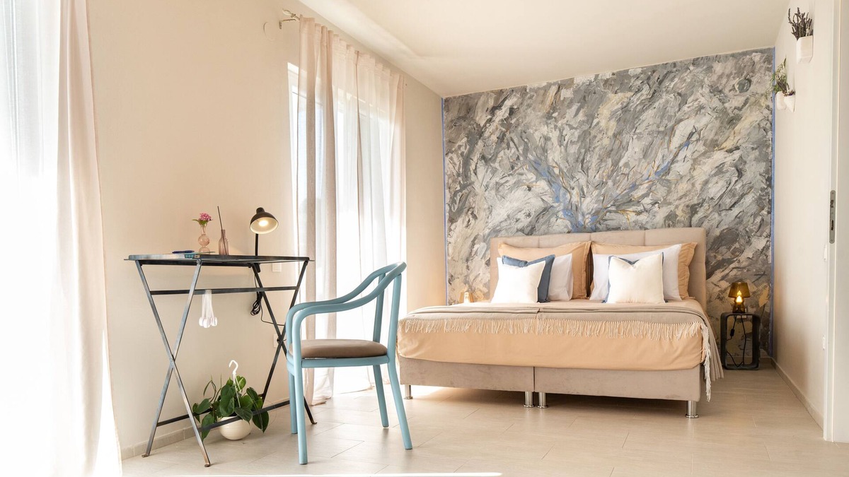 Hvar Old Town Apartment | Yukka ComFor city center apartment with parking