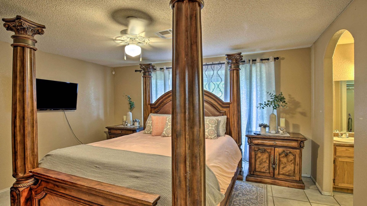 Fortuna Foothills Cottage | Yuma Retreat w/Fire Pit in a Golf Course Mecca!