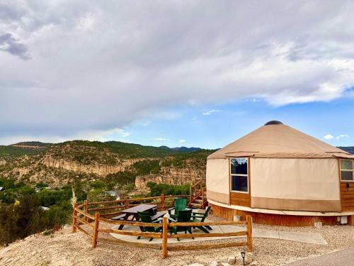 Orderville House | Yurt Overlook #7 with AC and Private Bath 2 Kings