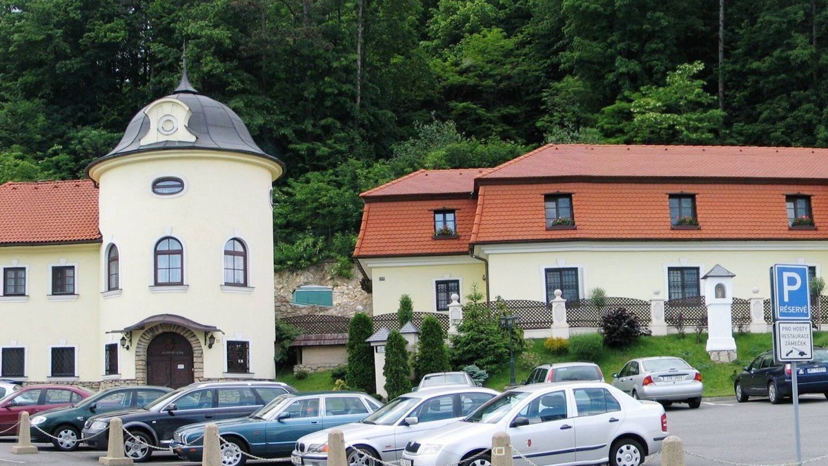 Stary Jicin Hotel | Zámeček pod hradem - hotel