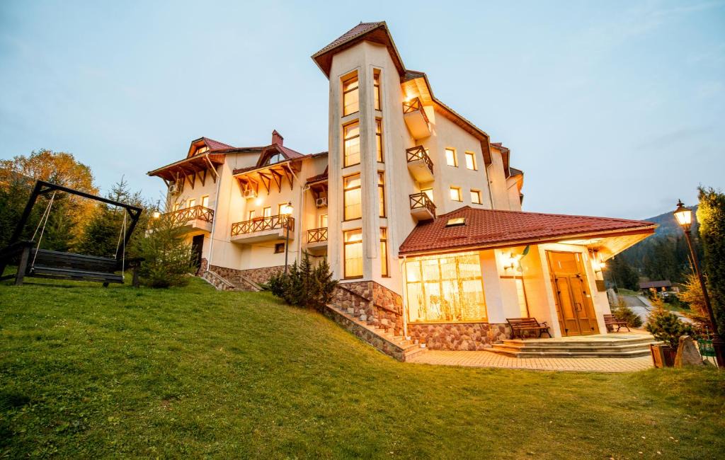 Plavya Hotel | Zahar Berkut