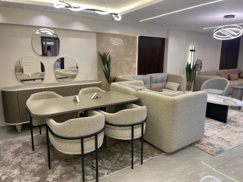 Al Duqqi Apartment | Zahir-701