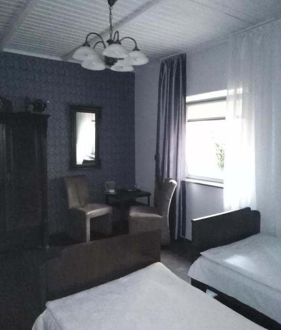 Zielona Gora Bed & Breakfast | Zajazd pod Różą