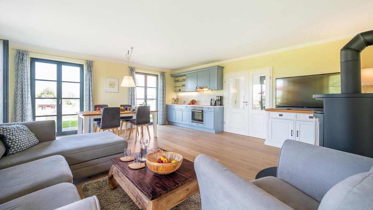 Lohme House | ZEESENBOOT | Thatched semi-detached house