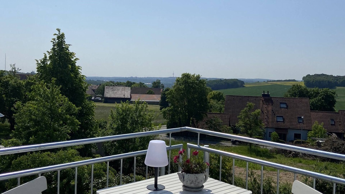 Pettendorf Apartment | Zeit zum Wohlfühlen, Fewo Hofmark mit Blick Nach Regensburg