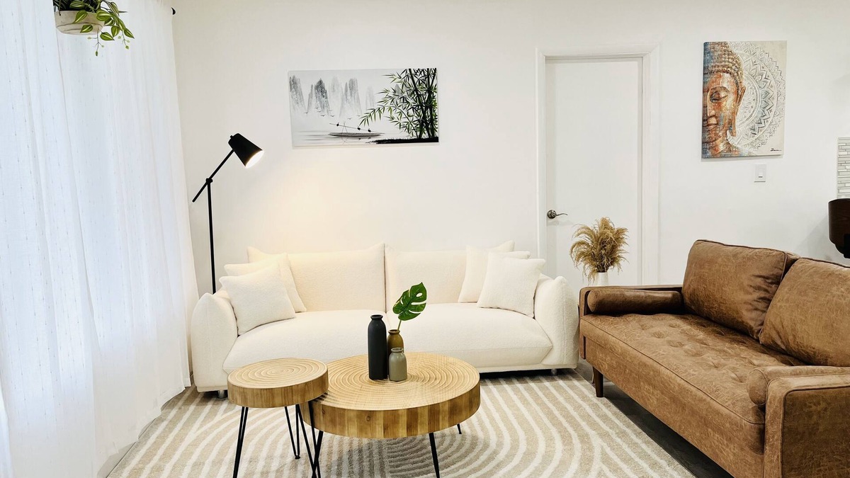 Broadview Park House | Zen Home Getaway w/hot tub - Close to Hard Rock & Beaches
