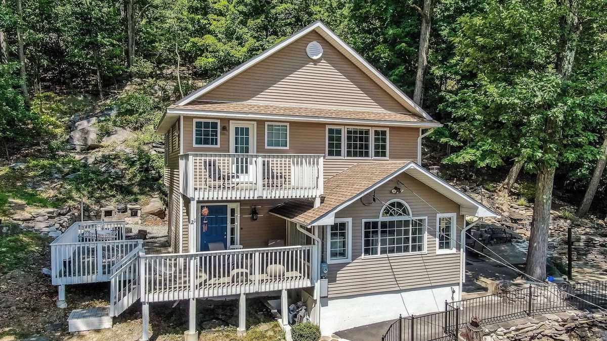 Greenwood Lake House | Zen Lake House: Your Retreat 1H From NYC