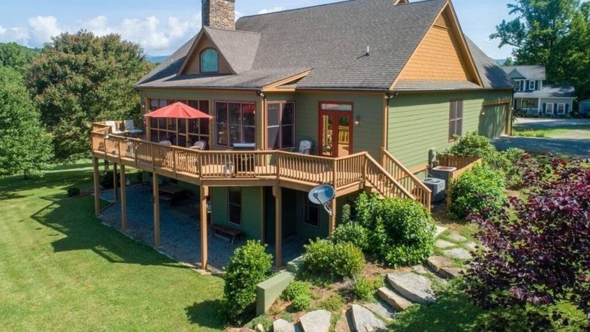 Whittier Cabin | Zen Mountain offers luxurious exclusiveness only found in the Smoky Mountains