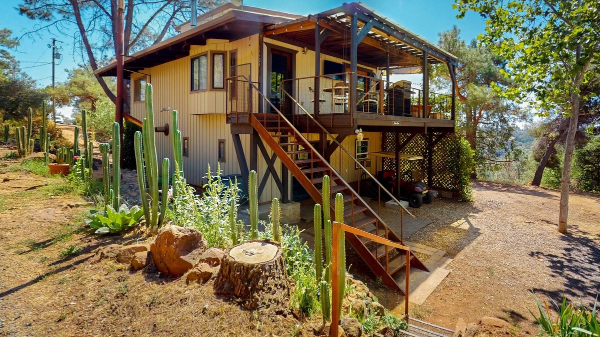 Chico House | Zen Mountain Retreat hideaway with sweeping views, outdoor space, & W/D