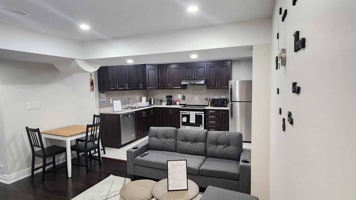 Brampton Apartment | Zen Nest - Cozy, conveniently located, and just minutes to the airport!