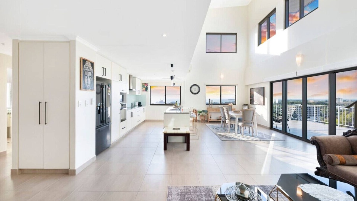 Darwin City Centre Apartment | Zen Pinnacle Penthouse Ambience ~ Views ~ Pool ~ Gym