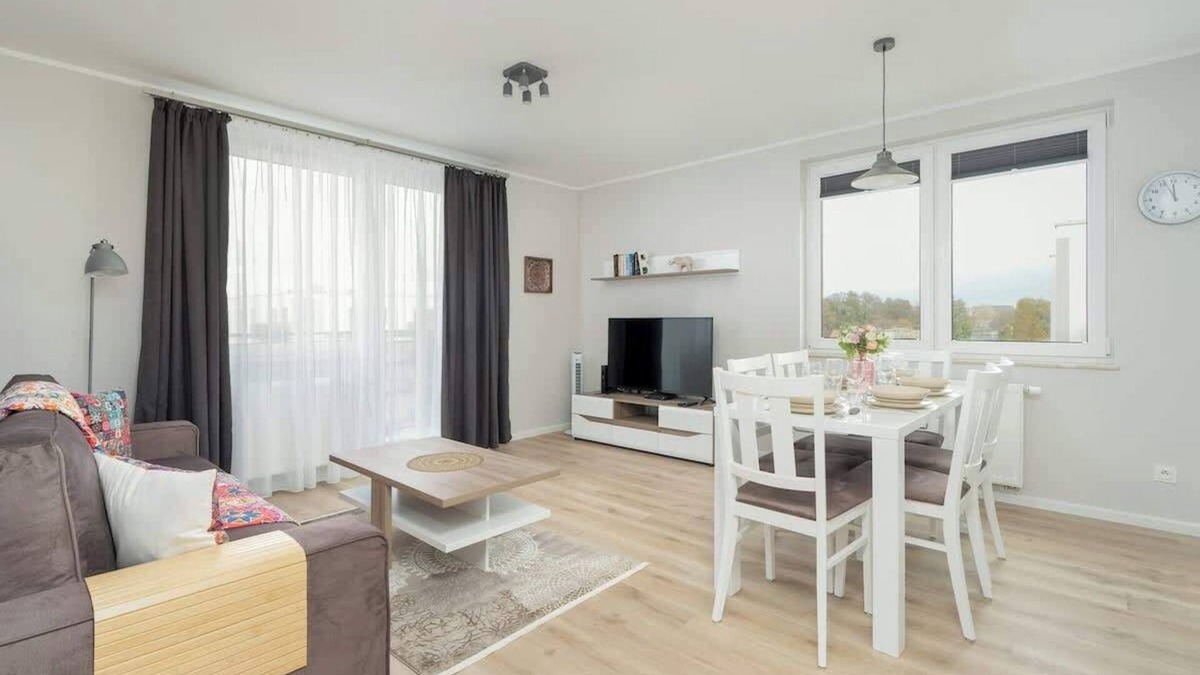 Grunwald Apartment | Ziębicka 14D | Apartment for 6 | Balcony | Parking