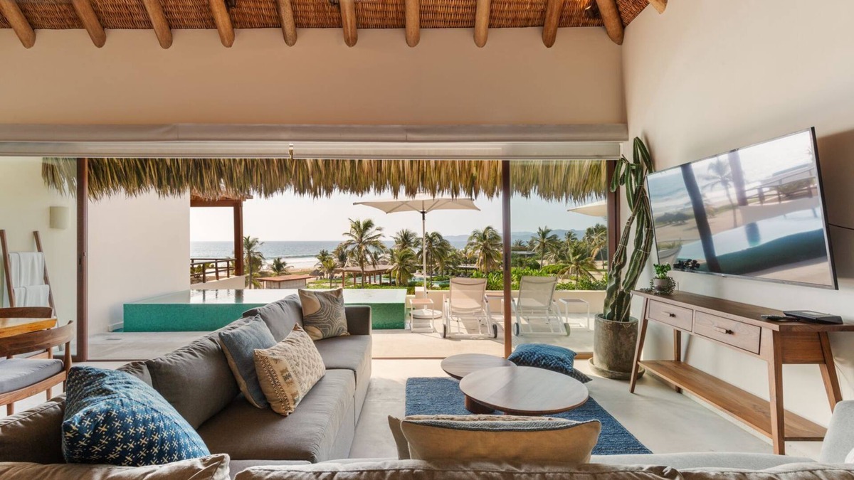 Ixtapa Villa | Zihuatanejo's Hidden Gem – 4BR Beach Penthouse