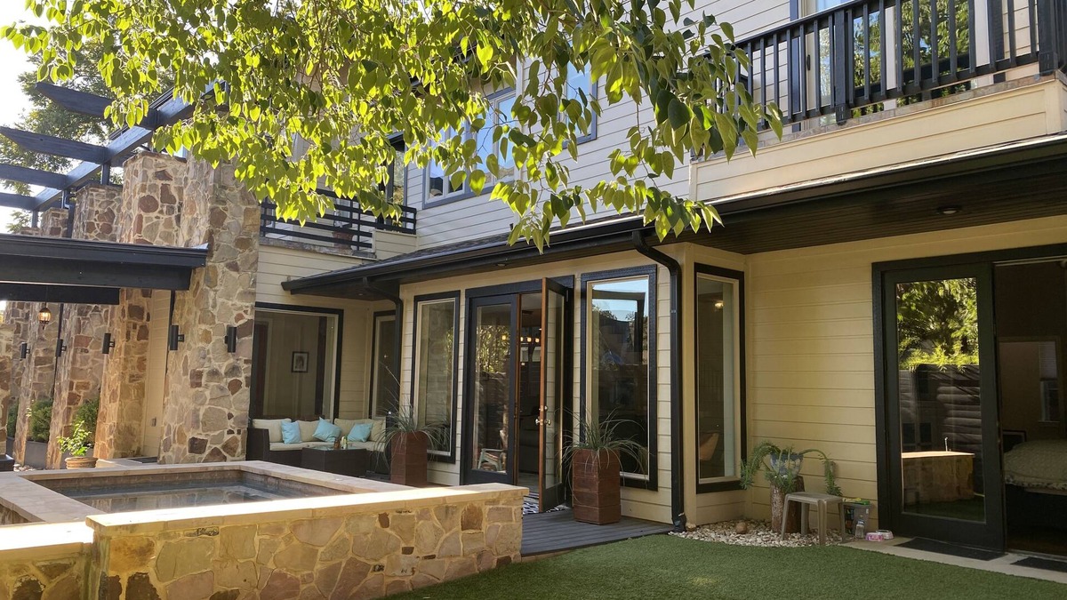 Barton Heights House | Zilker Park, walk to restaurants heated pool, large house!