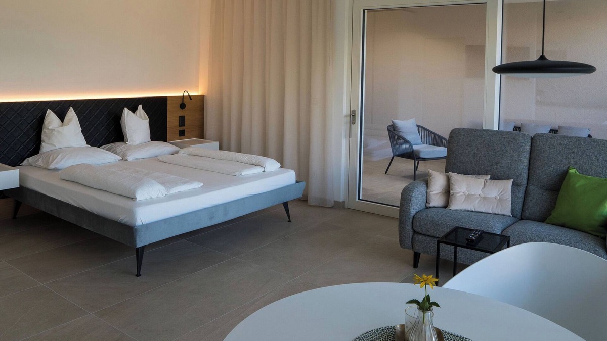 Termeno Sulla Strada del Vino Apartment | Zilli Studio Apartments - The Living Room Garden - Tramin an der Weinstraße