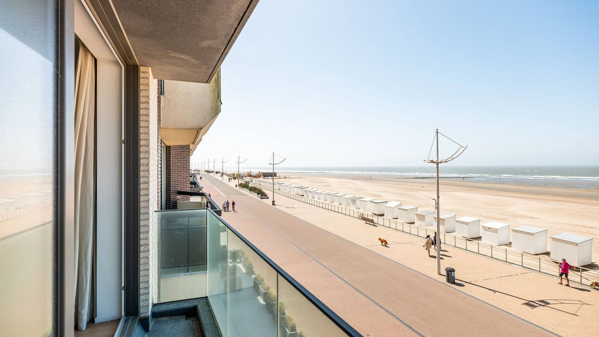 Koksijde-Bad Apartment | Zilverzand 202 located directly on the beach